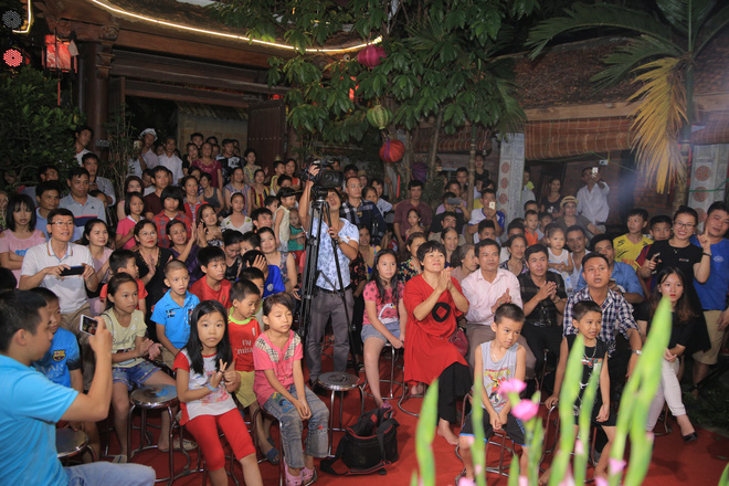 mc thao van bat ngo the hien giong hat trong le gio to nghe