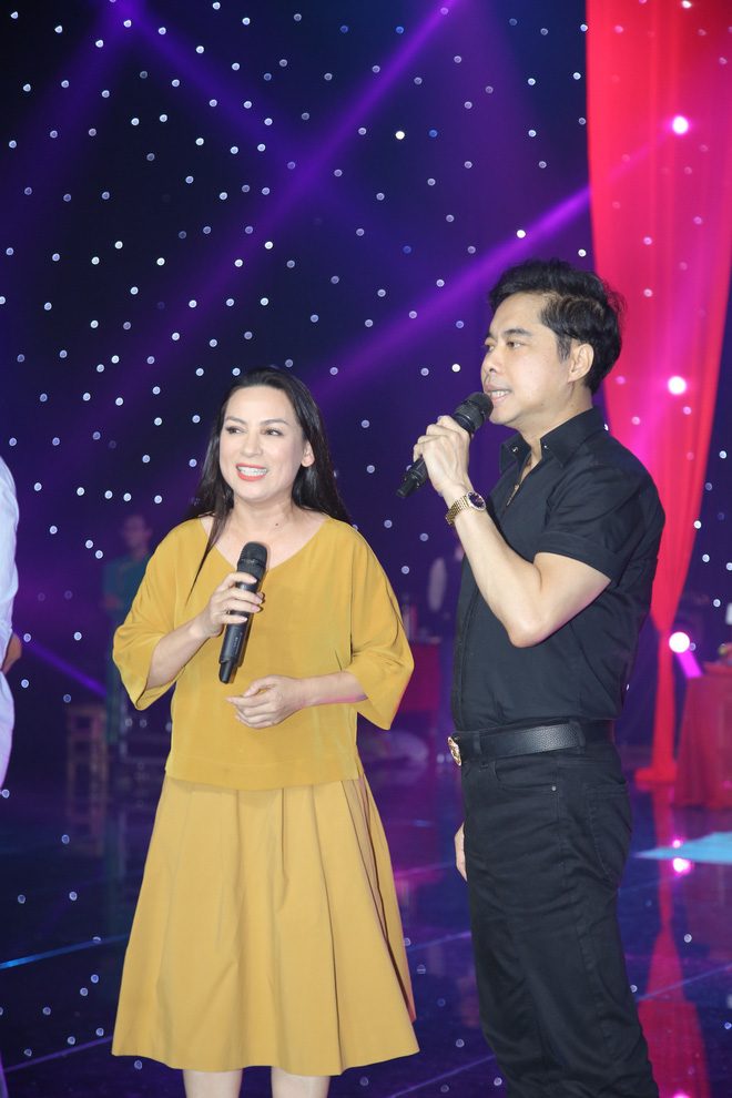 phi nhung an van gian di ngot ngao hat voi ngoc son trong ngay gio to nghe