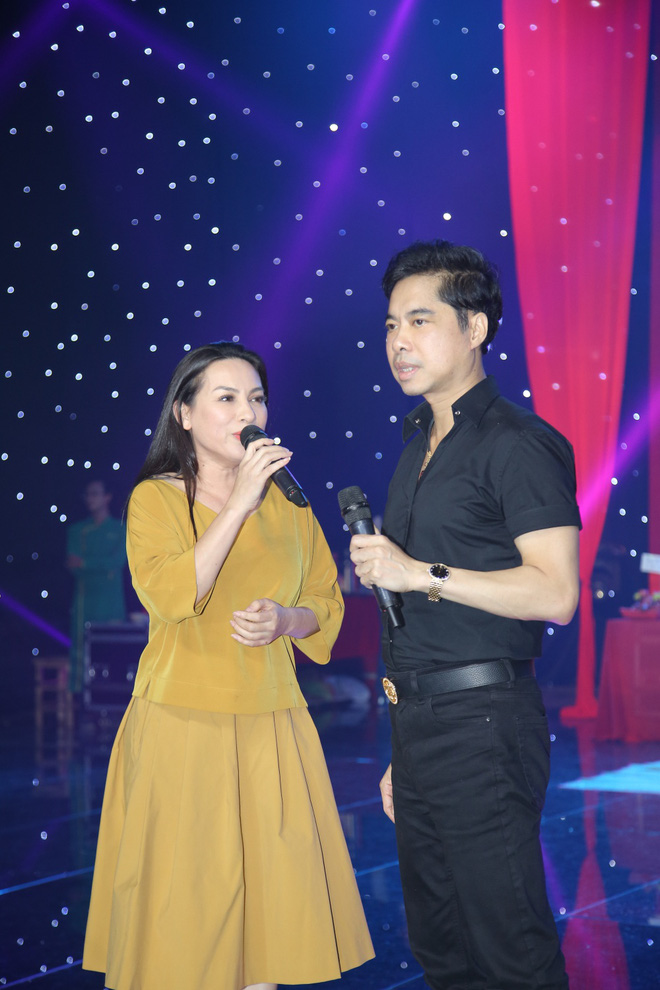 phi nhung an van gian di ngot ngao hat voi ngoc son trong ngay gio to nghe