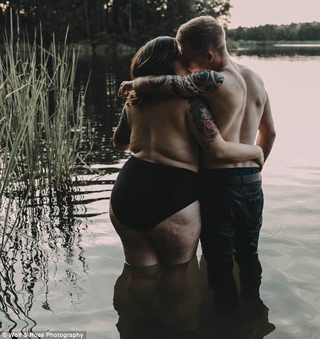 chup xong bo anh nang map chang gay gay sot mang xa hoi co nang bi sep duoi viec ngay lap tuc