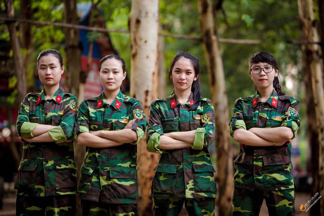 chi tu mot buc anh co giao day an ninh quoc phong xinh dep khien cong dong mang day song