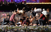 phut kinh hoang khi 22 nghin nguoi thao chay duoi lan mua dan xa vao dau trong cuoc tan cong tai las vegas