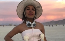 du le hoi am nhac voi binh hut sua tren nguc ba me moi sinh lam mot chuyen khong ai tuong tuong noi