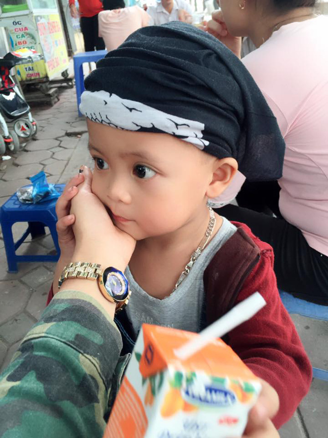 ba me don than 9x dan con trai 3 tuoi di phuot tuyen quang de thuc hien uoc mo cho con xem le hoi den long mot lan