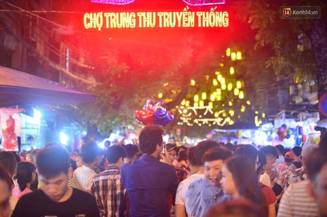 chum anh canh tuong dong duc den nghet tho tai ha noi va sai gon truoc them trung thu