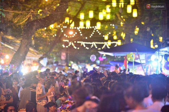 chum anh canh tuong dong duc den nghet tho tai ha noi va sai gon truoc them trung thu