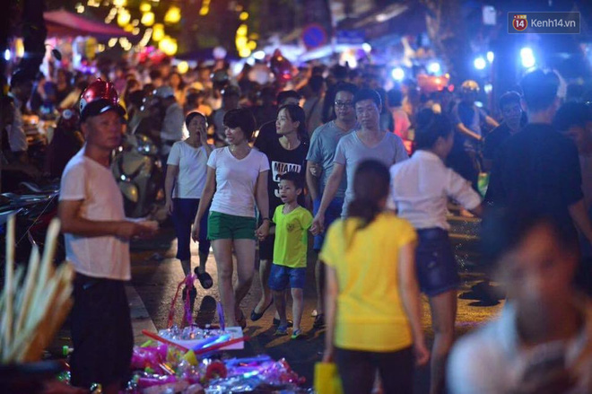 chum anh canh tuong dong duc den nghet tho tai ha noi va sai gon truoc them trung thu