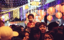 chum anh canh tuong dong duc den nghet tho tai ha noi va sai gon truoc them trung thu