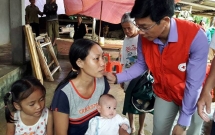 set bat ngo danh trung giuong khi ca nha dang ngu bo va con gai tu vong tai cho