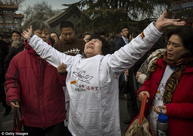 than nhan hanh khach tren chuyen bay mh370 noi dau chua nguoi ngoai va niem hy vong chua bao gio tat