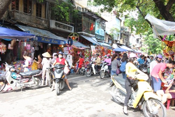 co gai tre bi lot do tai pho hang ma dem trung thu toi bi nguo i phu nu ca n va o ma t nen mo i co ha nh dong tu ve