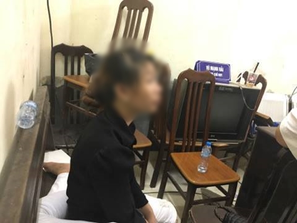 co gai tre bi lot do tai pho hang ma dem trung thu toi bi nguo i phu nu ca n va o ma t nen mo i co ha nh dong tu ve