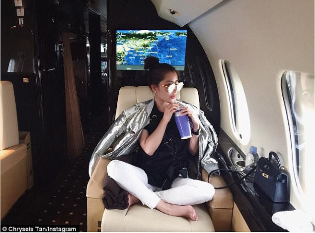 cuoc song xa hoa cua tieu thu xinh dep nha ty phu malaysia gan mot nam ma vi vu toi 16 quoc gia