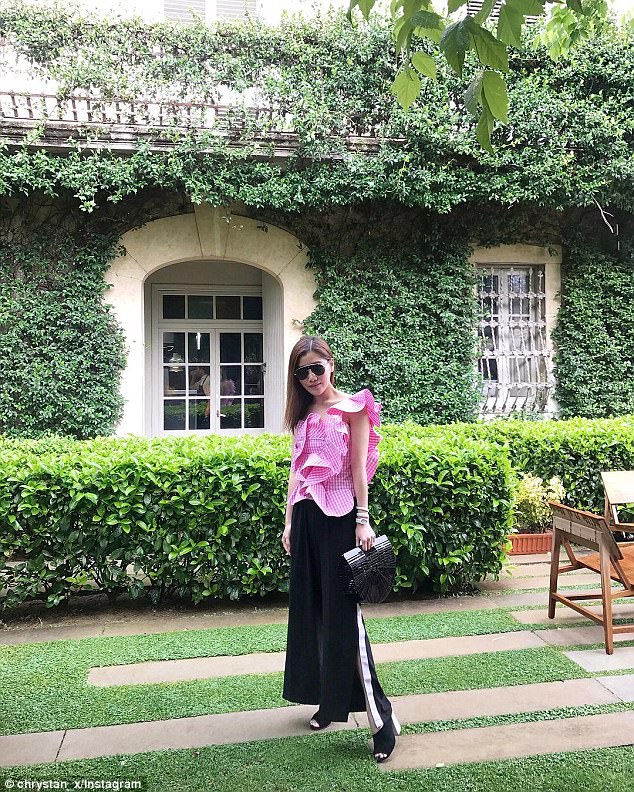 cuoc song xa hoa cua tieu thu xinh dep nha ty phu malaysia gan mot nam ma vi vu toi 16 quoc gia