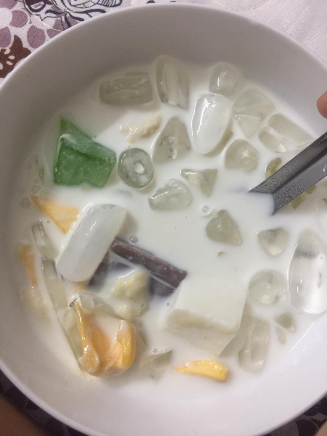 co gai bi cu dan mang nem da sau khi to hat dac cua quan che thai noi tieng da nang lam gia bang hat nhua