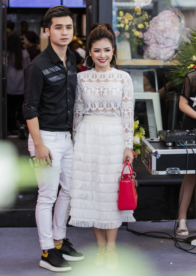 duong hoang yen tinh tu sanh doi ban trai cu sau tuyen bo chia tay