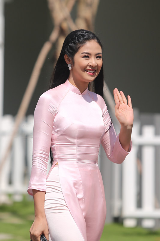 dan trai xinh gai dep trong dam cuoi hoa hau dang thu thao khien ai cung phai tram tro