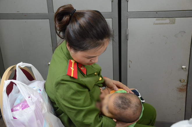 nu thie u u y cong an cho be trai bi bo roi bu su a ne u co die u kie n toi se xin cha u ve nuoi