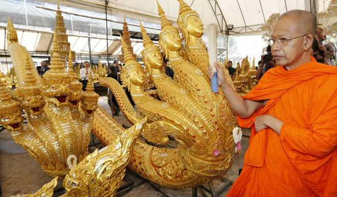 ky niem 1 nam ngay mat quoc vuong bhumibol adulyadej 9 dieu dac biet ve su kien duoc toan dan thai lan tuong niem