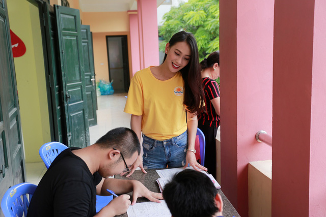 a hau van quynh dong hanh cung chuong trinh tu thien goi nang 2017