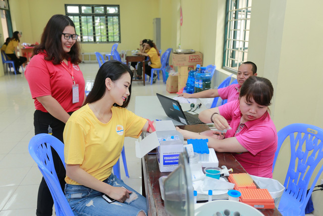 a hau van quynh dong hanh cung chuong trinh tu thien goi nang 2017