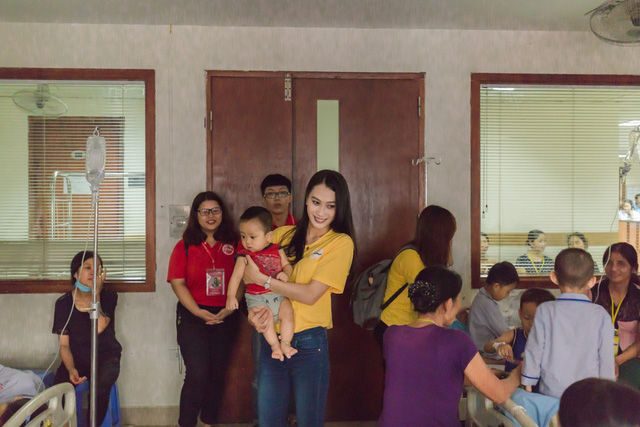 a hau van quynh dong hanh cung chuong trinh tu thien goi nang 2017