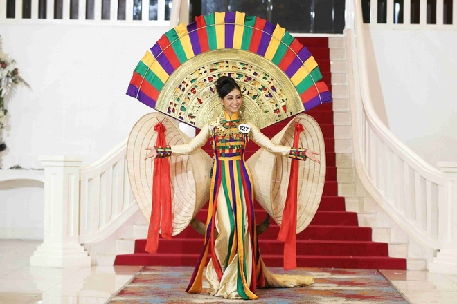 tron ven man catwalk qua dinh cua vo hoang yen o hoa hau hoan vu