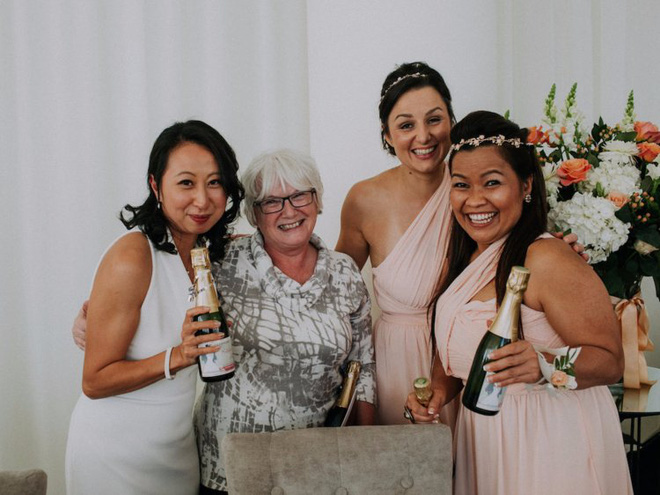 sat gio lam le van chua co vay cuoi co dau bat khoc khi duoc mot ba tien giai cuu