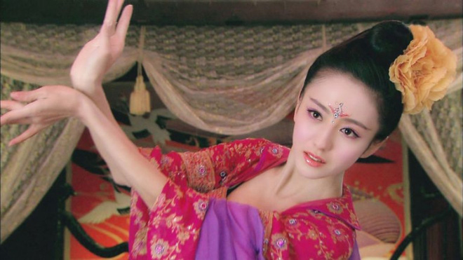 trieu phi yen tu ky nu len lam hoang hau trung hoa ngang nhien ngoai tinh cung ca dan trai tre