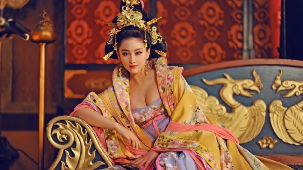 trieu phi yen tu ky nu len lam hoang hau trung hoa ngang nhien ngoai tinh cung ca dan trai tre
