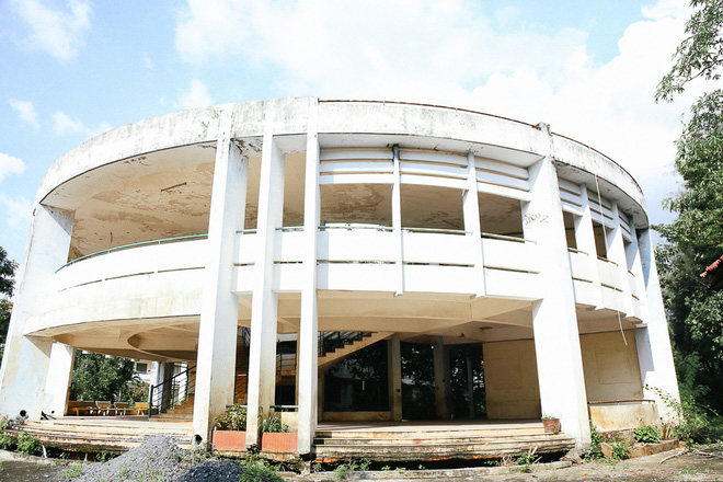 canh u am ben trong ngoi truong tieu hoc 20 ty dong bi bo hoang gan 10 nam giua sai gon