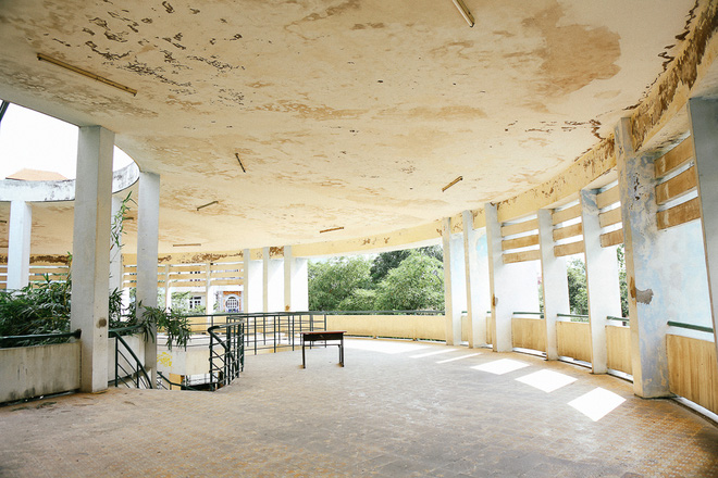 canh u am ben trong ngoi truong tieu hoc 20 ty dong bi bo hoang gan 10 nam giua sai gon