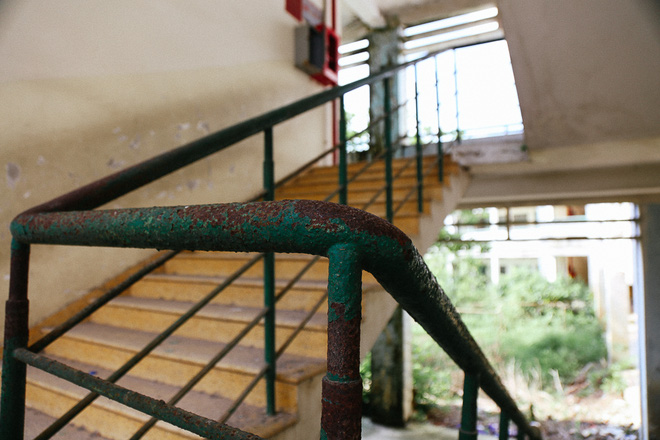 canh u am ben trong ngoi truong tieu hoc 20 ty dong bi bo hoang gan 10 nam giua sai gon