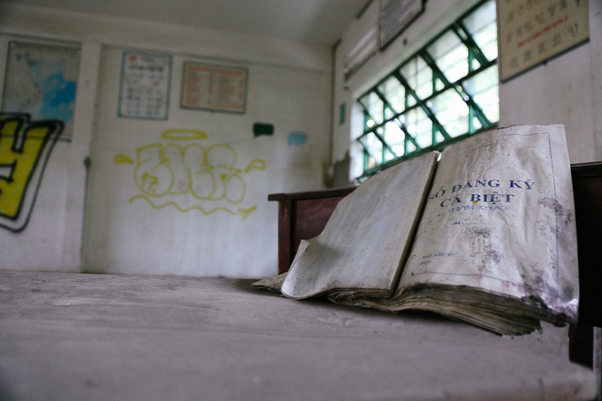 canh u am ben trong ngoi truong tieu hoc 20 ty dong bi bo hoang gan 10 nam giua sai gon