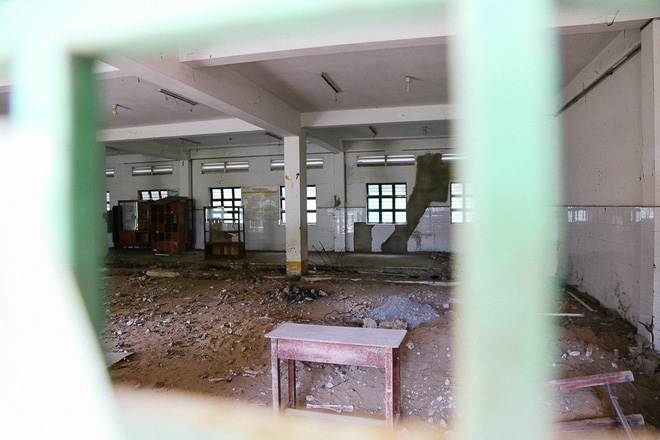 canh u am ben trong ngoi truong tieu hoc 20 ty dong bi bo hoang gan 10 nam giua sai gon