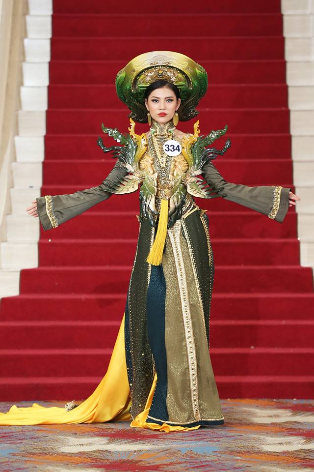 gioi thieu ban than bang tieng anh thi sinh hoa hau hoan vu nhu het vao mat khan gia