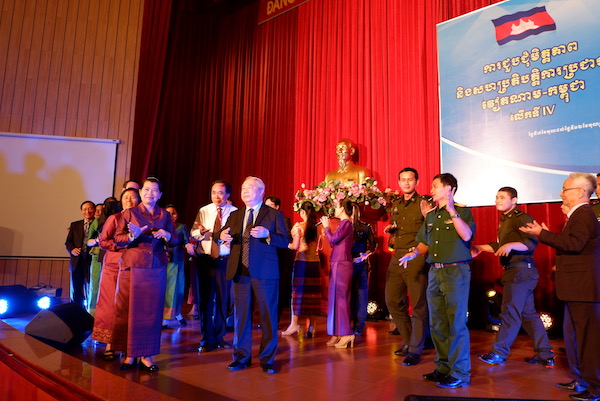 khai mac gap go huu nghi va hop tac nhan dan viet nam campuchia lan thu iv noi gap go cua nhung an tinh