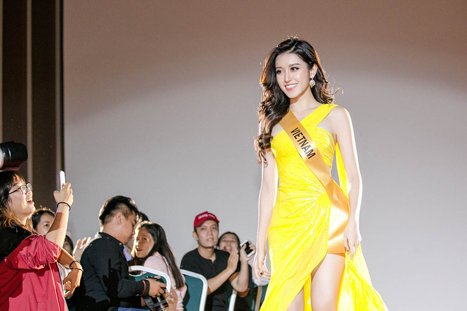 huyen my long lay dang kinh ngac giua dan thi sinh hoa hau hoa binh quoc te