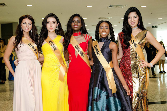 huyen my long lay dang kinh ngac giua dan thi sinh hoa hau hoa binh quoc te