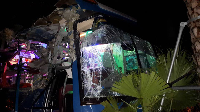 ha no i xe cho kha ch du li ch o san bay no i ba i na t da u sau va cha m vo i xe ta i