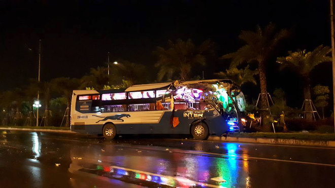 ha no i xe cho kha ch du li ch o san bay no i ba i na t da u sau va cha m vo i xe ta i