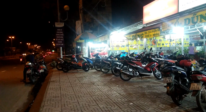 nhan vien bi 2 ke la mat dam tu vong tai quan oc o sai gon