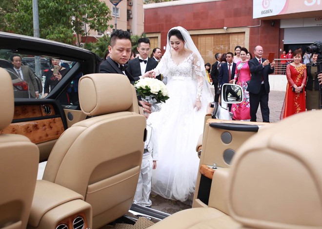 kho ma phan duoc co dau nao dep hon khi tat ca deu mang nhan sac hoa hau a hau