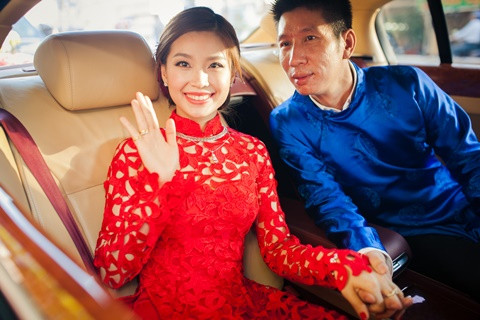 kho ma phan duoc co dau nao dep hon khi tat ca deu mang nhan sac hoa hau a hau