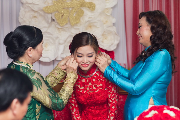 kho ma phan duoc co dau nao dep hon khi tat ca deu mang nhan sac hoa hau a hau