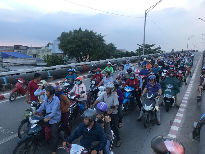 tphcm va vao thanh cau binh phuoc 1 nguoi dan ong truot dai tu vong tai cho