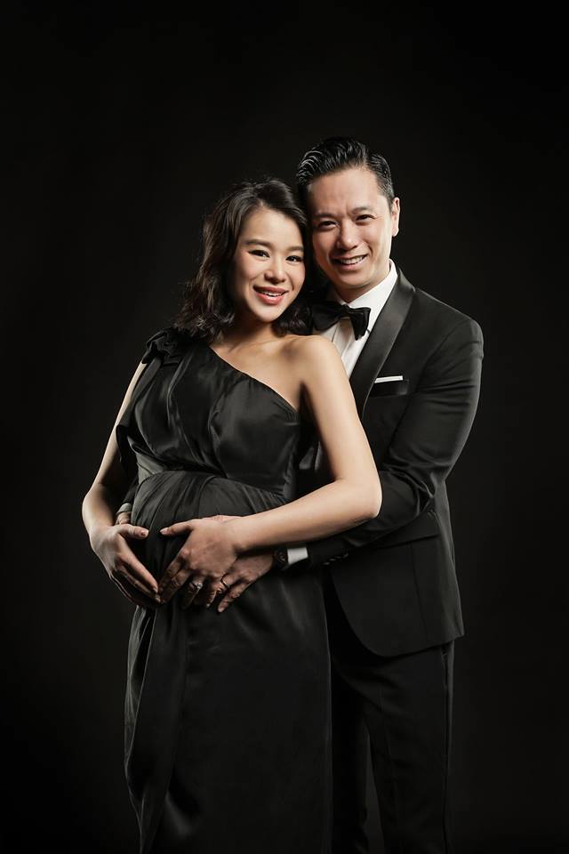 vo chong ho hanh nhi ngot ngao chup anh ky niem truoc khi lam bon