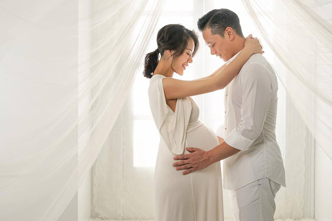 vo chong ho hanh nhi ngot ngao chup anh ky niem truoc khi lam bon