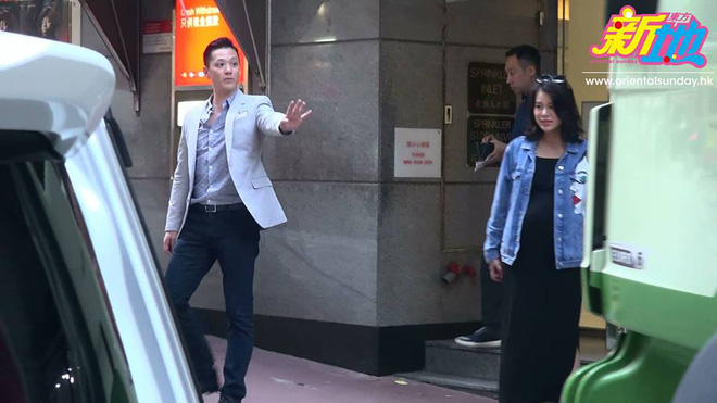 vo chong ho hanh nhi ngot ngao chup anh ky niem truoc khi lam bon