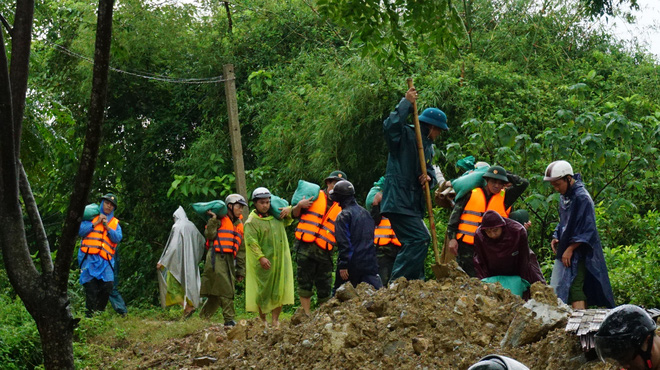 hon 4000 nguoi dan bi de doa tinh mang truoc nguy co vo de o nghe an